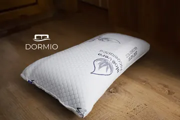 Almohada Dormio sobre madera
